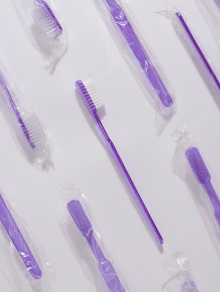 Зубная щётка одноразовая с нанесением пасты, фиолетовая