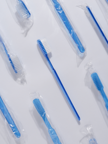 Зубна щітка одноразова з нанесенням пасти, синя