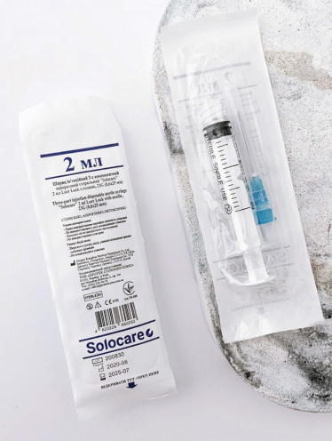 Шприц 2 мл Luer Lock с иглой 23G, Solocare (100 шт/уп)