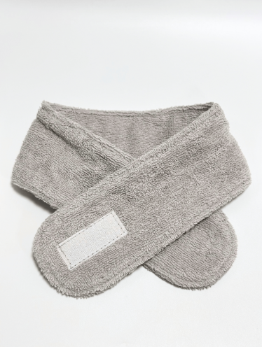 Косметическая повязка на голову махровая с липучкой, серая