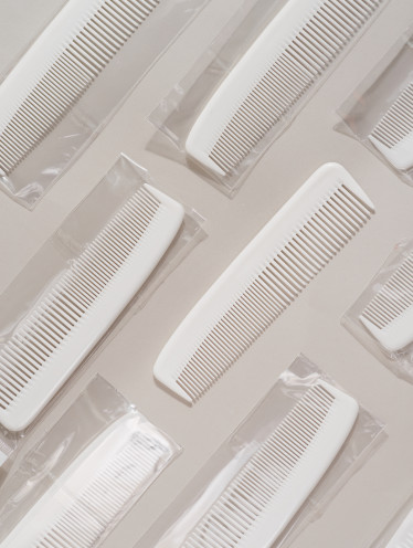 Расчёска одноразовая БЕЛАЯ (100 шт/уп)