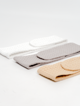 Косметическая повязка на голову с липучкой вафельная, белая